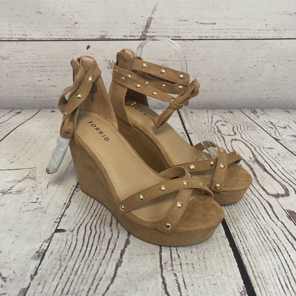 Torrid Sandals Womens 9WW‎ Studded Platform Wedge Tan Beige Open Toe Shoe